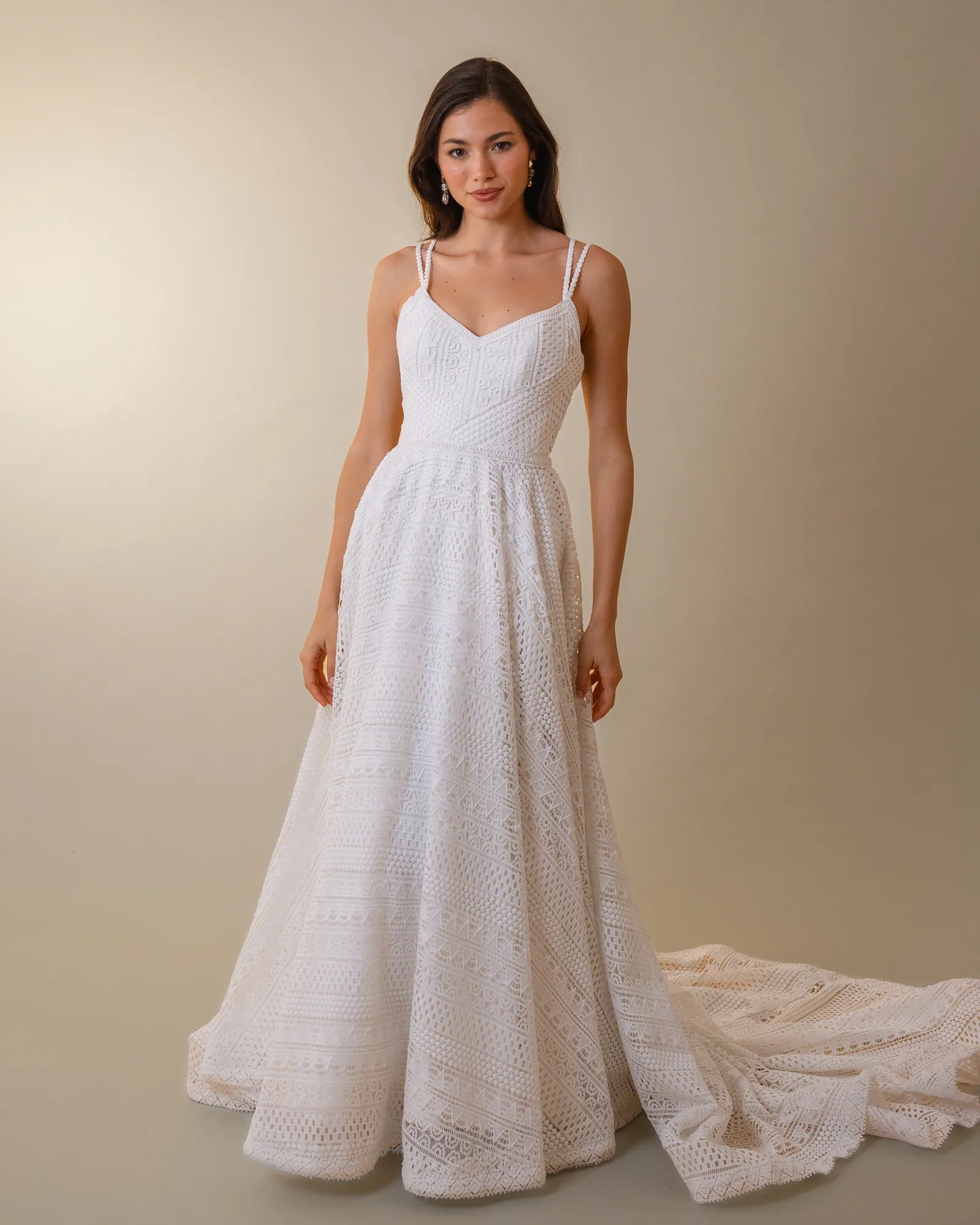Vestido de noiva Juliana, em renda boho de algodão, visto de frente